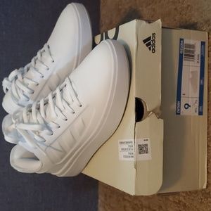 Adidas womens size 9 sneaker